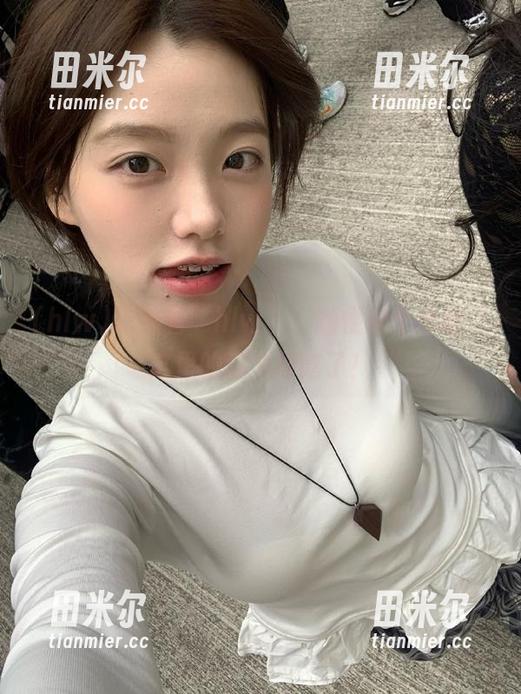hlw 吃瓜看“hlw”,顺便求个地址,这里的瓜太好吃了!