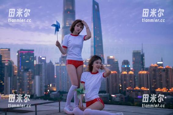 打开“免费吃瓜”入口，瞬间被全网热搜吸引，感觉自己被刷了好几层眼睛，哈哈！