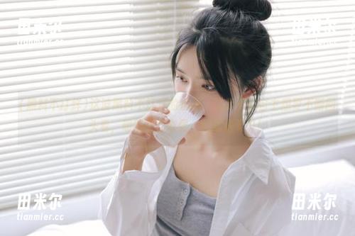 这波黑料不打烊的链接，让我不由自主想要不断回头看，明明有点奇怪，但就是吸引！