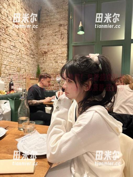 黑料网 黑料网网页独家!免费提供新鲜料子,吃一口就停不下来,秘笈皆在指尖!