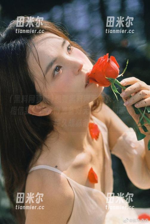 黑料网页版 想要黑料网页版永久入口?相信我,首先得准备好无限零食和茶水,持久战必备!
